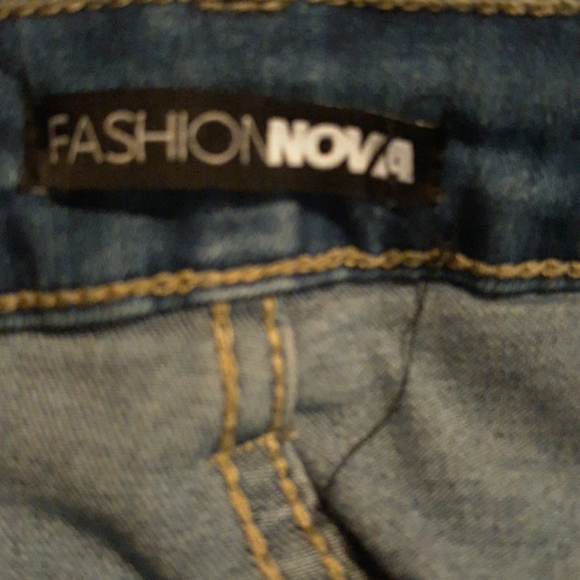 Fashion Nova Capri - Picture 4 of 5